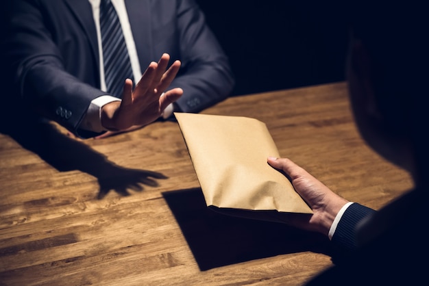 ANTICORRUZIONE IN AMBITO PUBBLICO E PREVENZIONE